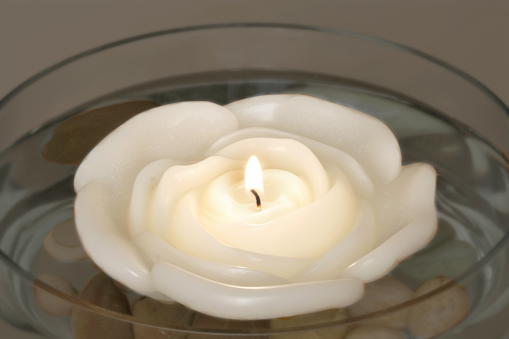 Velas flotantes de flores de 3.75". Juego de 3 sin perfume.
