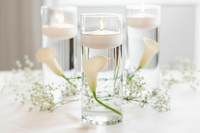 „Floating“ Konfetti Metallic Gold mit optionaler Lichterkette – Vasendekorationen & Tischstreuer