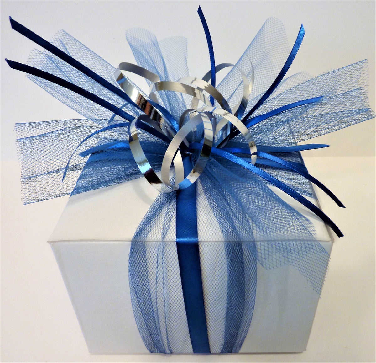 تغليف الهدايا - اختر موضوعًا / لونًا باستخدام بطاقة رسالة هدية