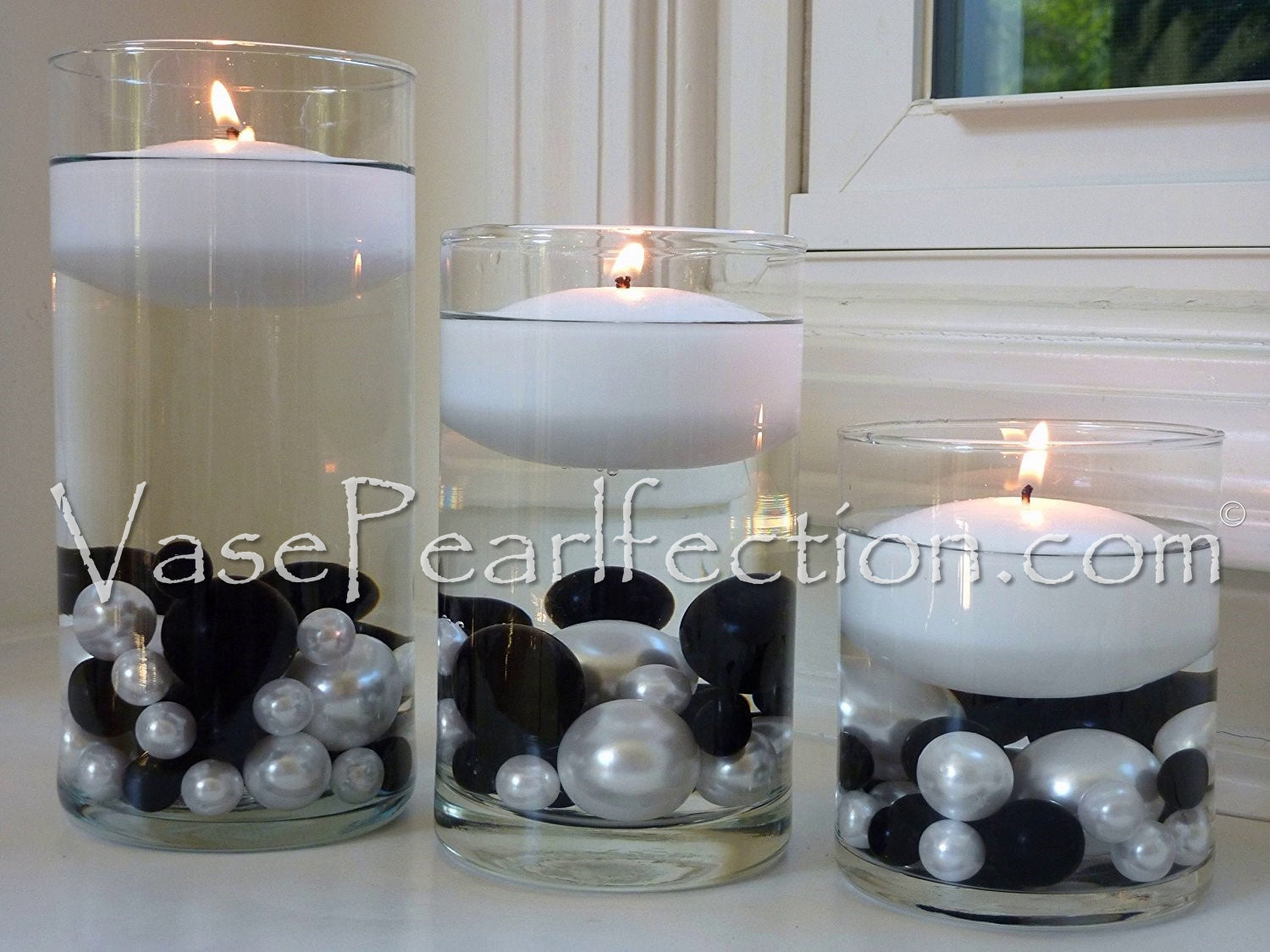 Lot de 2 000 décorations de vase et dispersion de table en confettis  flottants noirs métalliques – Floating Pearls